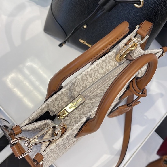 Michael Kors Mirella Small Shopper Top Zip Crossbody Bag Vanilla Logo MK - Picture 6 of 16